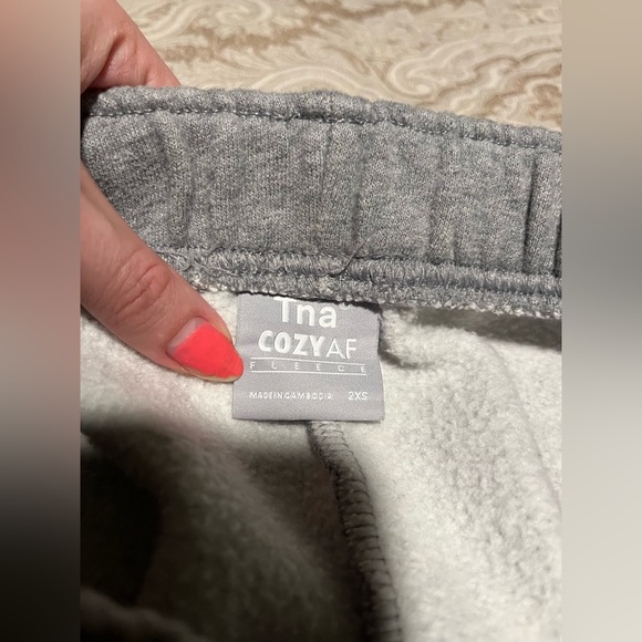 Aritzia sweatpants - Picture 2 of 9